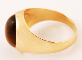 Arany (18K) férfi pecsétgyűrű, tigrisszemmel, jelzett, bruttó:12,7 g, méret:67