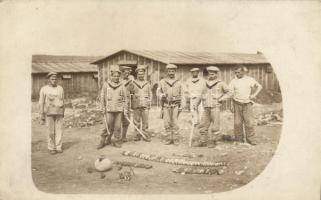 1915 Pola; a baracktábor renoválása alkalmával 104 patkány lelte halálát egy nap / K.u.K. navy barracks, rat-killing, photo