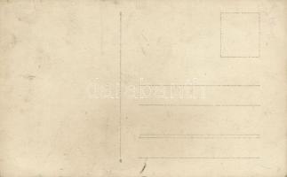 1915 Pola; a baracktábor renoválása alkalmával 104 patkány lelte halálát egy nap / K.u.K. navy barra...