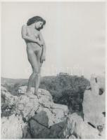 cca 1970 Öten szabadon, a szabadban, 5 db finoman erotikus fotó, 24x18 cm és 9x14 cm /
cca 1970 5 e...