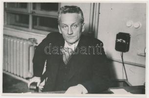 cca 1941 Szentgyörgyi Albert (1893-1986) Nobel-díjas és Kossuth-díjas magyar orvos, biokémikus, 11,5x18 cm