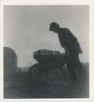 cca 1950 Kubikos, jelzés nélküli szociofotó, 19x18 cm