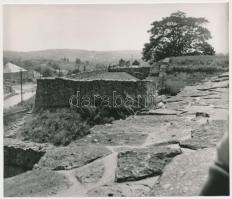 cca 1965 Az egri vár rekonstrukciója, 8 db felvételből álló várostörténeti képsorozat, 15x18 cm