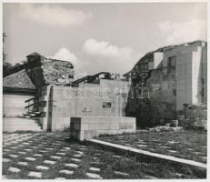 cca 1965 Az egri vár rekonstrukciója, 8 db felvételből álló várostörténeti képsorozat, 15x18 cm