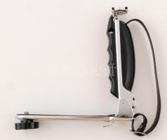 Jelzett japán kézi kamera rögzítő, fém-műanyag, 14×14 cm