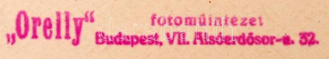 cca 1930 Bálozók, Orelly Fotóműintézet, pecséttel jelzett, kartonra kasírozva, 23x17 cm, karton 33x2...