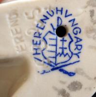 Herendi porcelán nyuszi, kézzel festett, jelzett, apró kopásnyomokkal, m: 10,5 cm