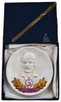 Nowotarski István (1909-) DN "Dózsa" festett porcelán emlékplakett eredeti tokban (95mm) T...
