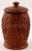 Növénymotívumokkal gazdagon díszített, faragott, fedeles fa fűszertartó, jelzés nélkül, apró kopásnyomokkal, m: 12,5 cm