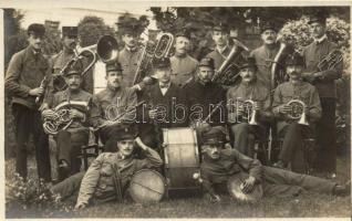 Világháborús katonazenekar csoportképe / World War army band, group photo