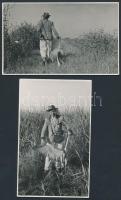 cca 1950 Korabeli fotó: Sikeres  vadászat, 13,5x8,5cm