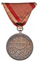 1917. "Károly Ezüst Vitézségi Érem I. osztálya" fémjel nélküli ezüst kitüntetés mellszalag...