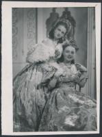 Fényes Alice és Sulyok Mária az Ördöglovas c. filmben, 9x12cm