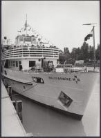 cca 1980-1990 A Beloiannisz hajó a Balatonon, jelzetlen fotó, 13x18 cm