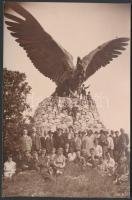 1929 Korabeli fotólap: Turul szobornál, 13x8,5cm