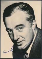 Vittorio De Sica (1901-1974) olasz filmszínész, filmrendező és forgatókönyvíró aláírása egy őt ábrázoló fotólapon, 14x10cm/ Vittorio De Sica (1901-1974) Italian film actor, director and screenwriter signature on a photo 14x10cm