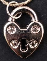 Ezüstszínű szív alakú kis lakat láncon