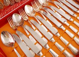 12 személyes fém evőeszköz készlet, eredeti dobozában, összesen:51 db