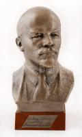 1975 N. Baganov jelzéssel: Lenin, fém büszt fa talapzaton, m: 26 cm