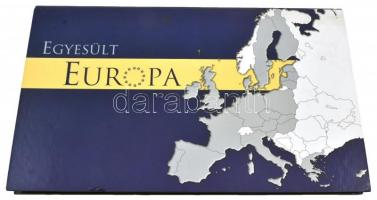 "Egyesült Európa" éremtartó kazetta 28db férőhellyel, használt állapotban