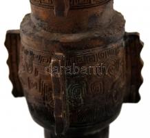 Dekoratív, azték(?) motívumokkal gazdagon díszített réz gyertyatartó, enyhe deformációval, m: 21 cm