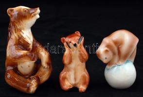 3 db medve figura, kézzel festett porcelán, kettő jelzett(Royal Dux, Hollóházi), hibátlanok, m: 9 és 12 cm