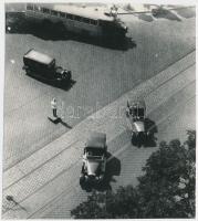 cca 1930 Budapest, kanyarodik a 3-as autóbusz, korabeli negatívról készült későbbi nagyítás, 13x12 cm
