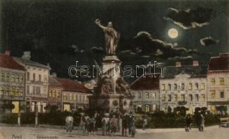 Arad, Szabadság tér, Vértanú szobor / square, monument at night