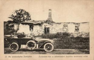 Laborcrév, az oroszdulta Zemplén 21.; Zarándokház a bazilita monostor templom előtt; Szabó Pál kiadása / church after the Russian attack, automobile