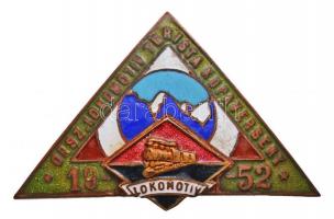 1952. "Országos Lokomotiv Turista Kupaverseny" zománcozott fém turista jelvény (45,5x30,5mm) T:2 Hungary 1952. "National Locomotive Tourist Competition" enamelled metal tourist badge (45,5x30,5mm) C:XF