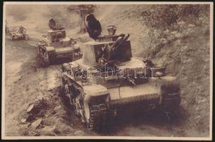 cca 1940 Német tankok, hátoldalán pecséttel(Nationalsozialistische-DAP Militär Archiv Berlin), nyomtatvány, 14x9 cm / cca 1940 Combat car, with stamp on the verso(Nationalsozialistische-DAP Militär Archiv Berlin), 14x9 cm