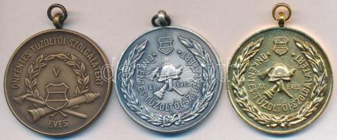 1958. "5 Éves Önkéntes Tűzoltói Szolgálatért / Belügyminisztérium Országos Tűzrendészeti Parancsnoksága" Br kitüntetés füllel (35mm) + 1958. "15 Éves Önkéntes Tűzoltói Szolgálatért / Belügyminisztérium Országos Tűzrendészeti Parancsnoksága" ezüstözött fém kitüntetés füllel (35mm) + 1958. "20 Éves Önkéntes Tűzoltói Szolgálatért / Belügyminisztérium Országos Tűzrendészeti Parancsnoksága" aranyozott fém kitüntetés (35mm) T:2