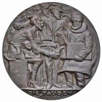 Német Birodalom 1916. "Békeajánlat - Központi hatalmak - 1916. december 12. / A galamb" első világháborús öntött Fe érem. Szign.: Karl Goetz (58mm) T:2 German Empire 1916. "Germany's Peace Offer", "FRIEDENS ANGEBOT - DER MITTELMAECHTE - 12. DEZEMBER 1916 / DIE TAUBEN" cast Fe WWI medal. Sign.: Karl Goetz (58mm) C:XF Kienast 187.