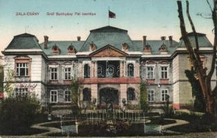 16 db RÉGI magyar városképes lap és katonai motívumlap, egy leporelloval / 16 old Hungarian town-vie...