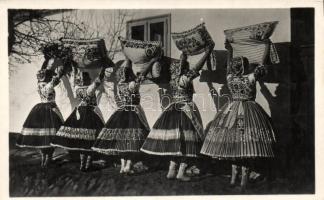 Kalocsai lányok / Hungarian folklore from Kalocsa