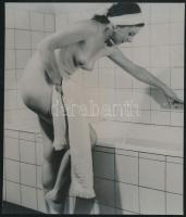 cca 1970 Az örök nő! 3 db finoman erotikus fénykép,  24x18 cm és 19x16 cm közötti méretek /
cca 197...