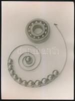 cca 1970 Acélos csendélet, jelzetlen fotó, 24x18 cm