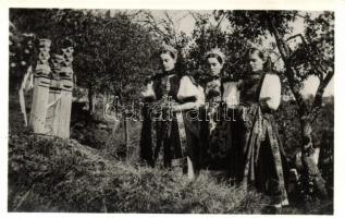 3 db RÉGI használatlan motívumlap; kalotaszegi és torockói népviselet / 3 old unused motive cards; f...