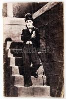 cca 1973 Ismertető füzet Charlie Chaplinről és a filmjeiről. Szerk.: Papp Éva. Tíz Chaplin-film forgalmazási jogának megvásárlása alkalmából kiadott MOKÉP-tiszteletpéldány, 32 p., kissé kopottas állapotban.