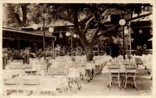 Budapest VI. Vendéglő a Kéményseprőhöz, kert; Aréna út 106. (EK)