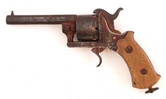 Lefaucheux rendszerű gyúszeges, réztölténnyel működő forgótáras revolver, rozsdafoltokkal /  Lefaucheux type pinfire revolver (works with copper cartridge), a bit stained with rust