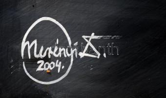 Merényi Dániel: Éjfélkor erős a jel. Olaj, farost, jelzett, keretben, 160×90 cm