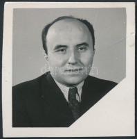 Hegedüs András (1922-1999) politikus, miniszterelnök igazolványképe, hátulján feliratozva, 4×4 cm