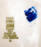 Zsolnay őrködő kakas és a tyúkok, kézzel festett, jelzett (Sinkó András), hibátlan, m:19 cm, h:19 cm