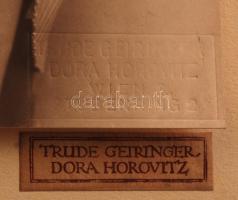 cca 1930 Dora Horovitz bécsi műtermében készült felvétel a tenisztparti után, hidegpecséttel is jelz...