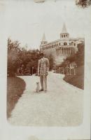 1908 Budapest I. Királyi vár, férfi kutyával, photo (EB)