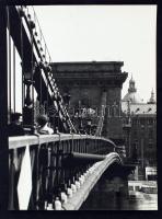 cca 1975 Balásy Pál (?-?): Acéllá vált álom, erős teleobjektívvel készült fotó a Lánchídról, feliratozott vintage fotó a szerző hagyatékából, 39x28 cm