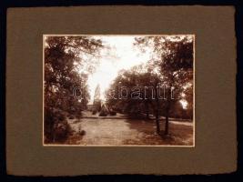 cca 1900 Waitzner budapesti fényképész hidegpecsétjével jelzett három fotó egy nagy kertben álló vil...