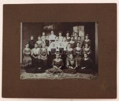 cca 1890 Rozsnyói leánynevelő intézet csoportképe, Vogel D. felvétele, 17x22 cm, karton 28x34 cm