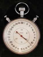 Adanac márkájú húszköves mechanikus stopperóra, dekoratív fadobozban, működik